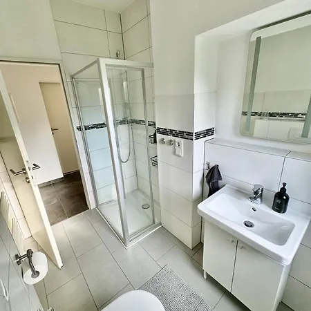 Palmtrees - Grosse Und Moderne 2 Zimmerwohnung Mit Sued-west Balkon In Gladbeck-mitte Naehe Movie Park Und Arena Aufschalke